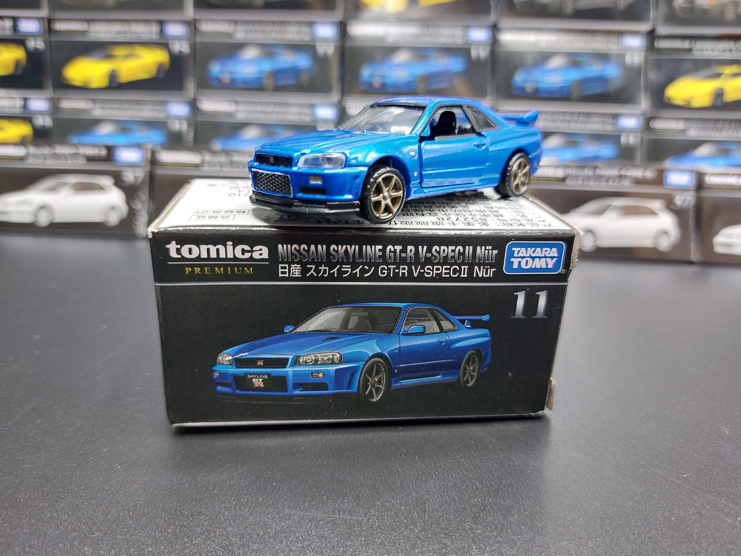 TOMICA PREMIUM NISSAN SKYLINE GTR R34