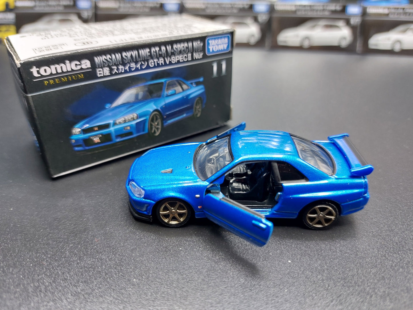 TOMICA PREMIUM NISSAN SKYLINE GTR R34