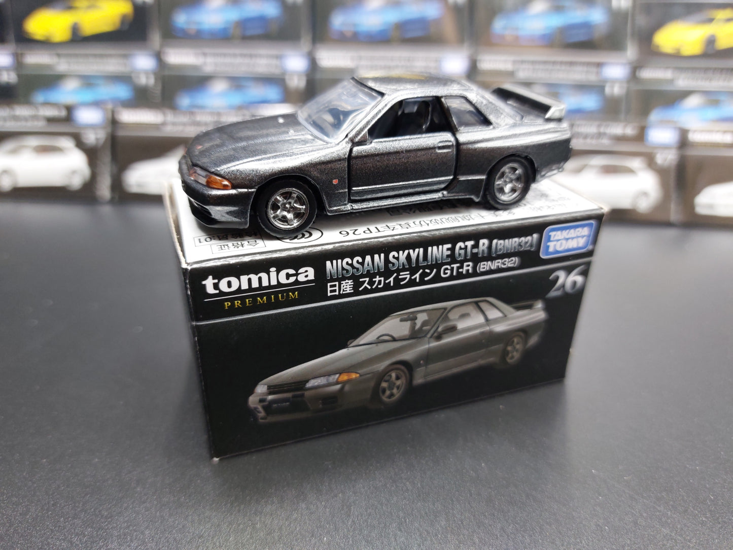 TOMICA PREMIUM NISSAN SKYLINE GTR R32