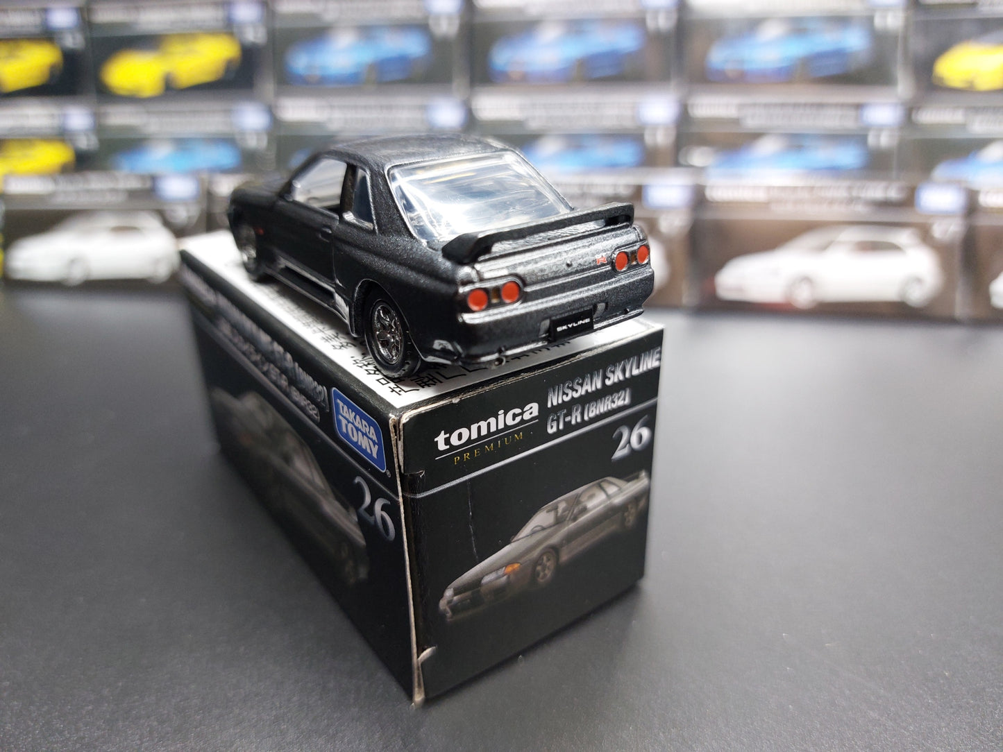 TOMICA PREMIUM NISSAN SKYLINE GTR R32