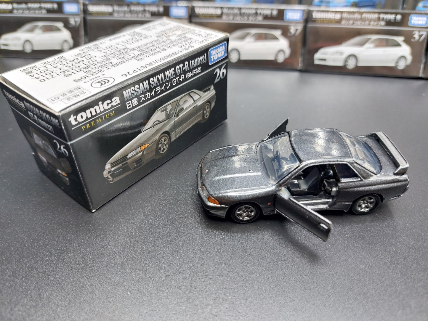 TOMICA PREMIUM NISSAN SKYLINE GTR R32